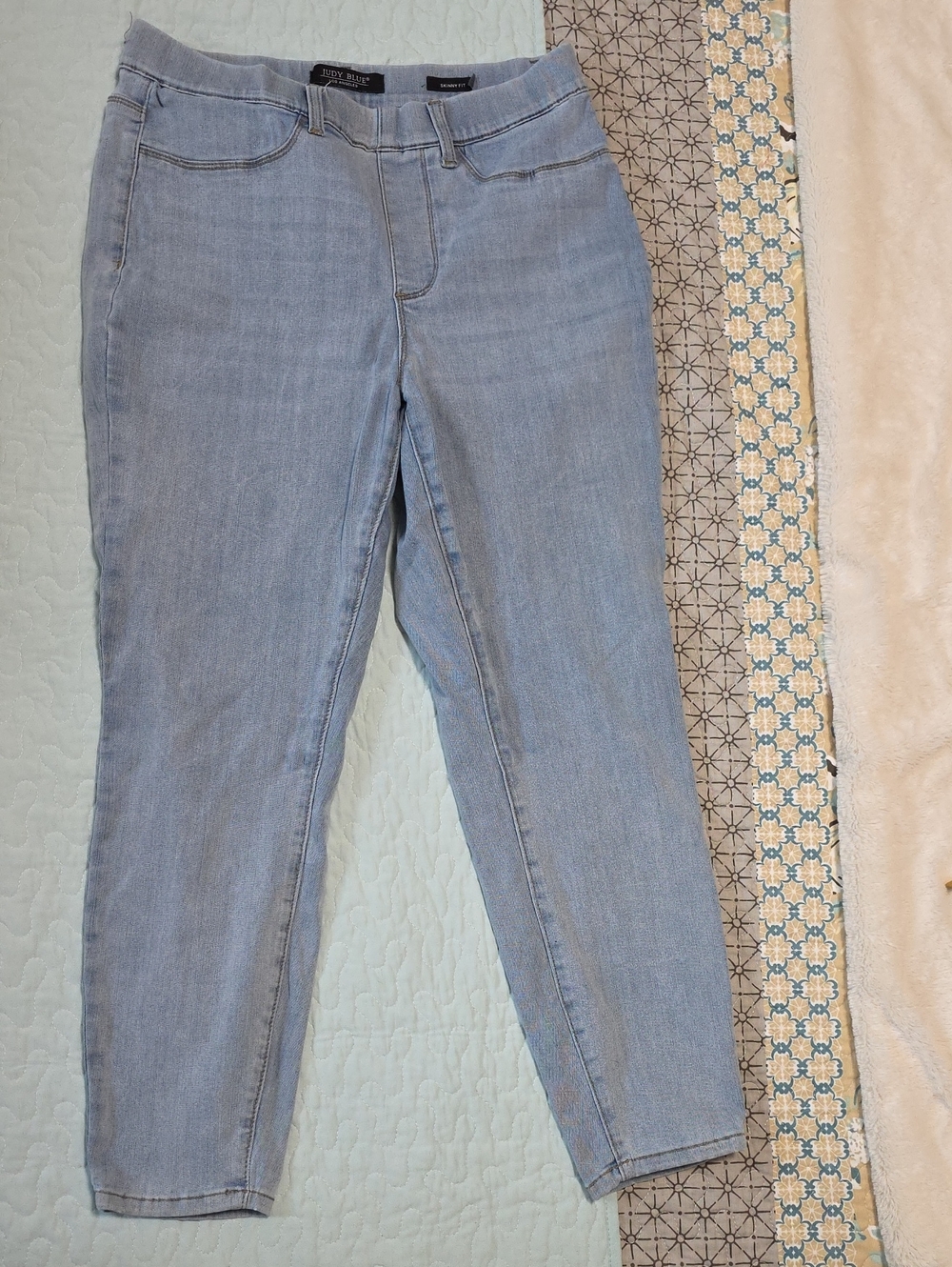 Judy Blue Light Blue Ankle Crop Stretch Jeans